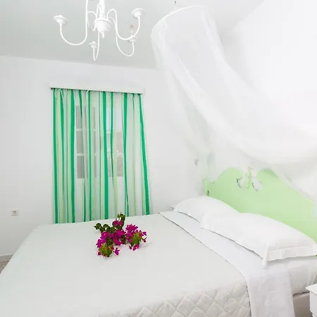 Mylos Hotel 2*