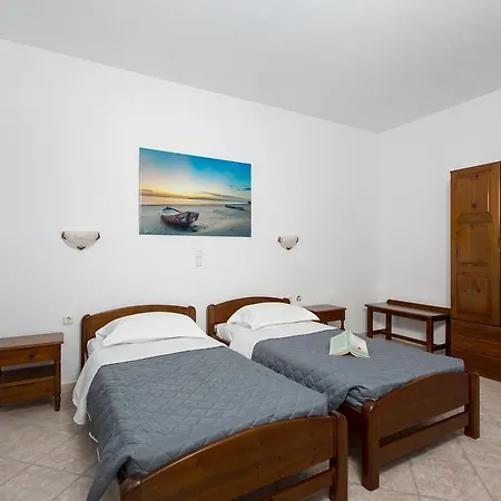 Mylos Hotel 2*